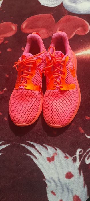 Vând urgent adidasi nike 39