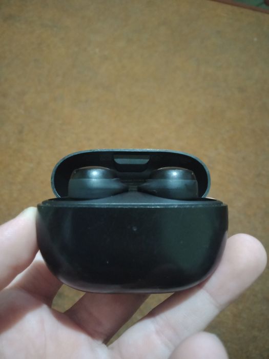 Продаю. Несколько пар! наушников.