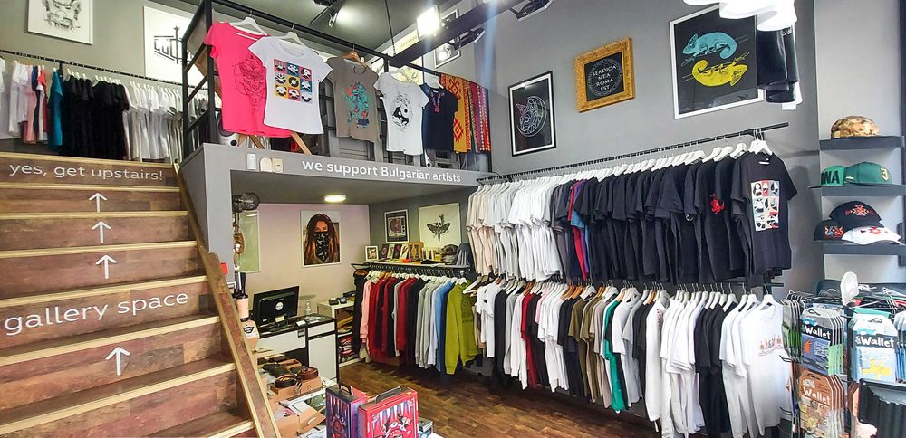 Работещ бизнес - дизайнерски бранд за тениски, суичъри и аксесоари
