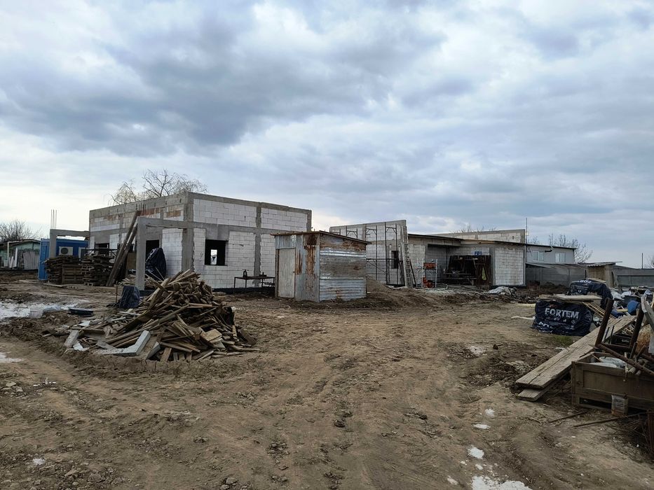 Casa parter 3 camere, 2 bai, gaze