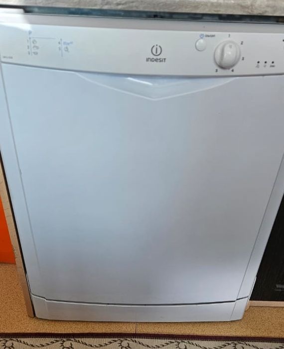 Продам посудомоечную машину Indesit