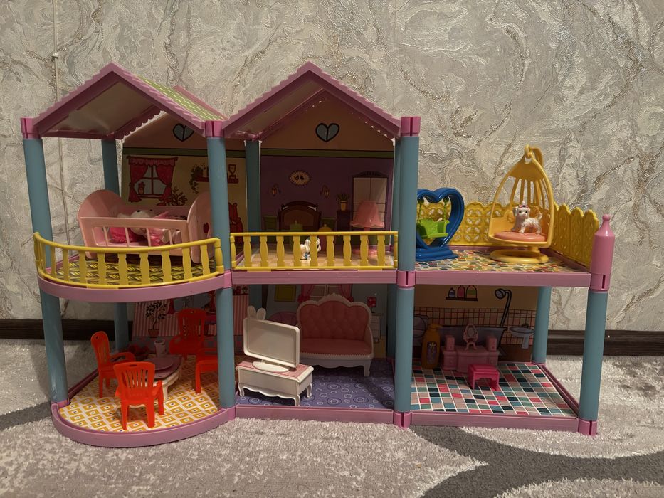 Продам игрушечный домик с мебелью