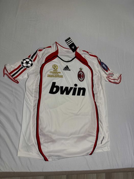 Tricou Milan 2007 alb finala champions league cu badgeuri