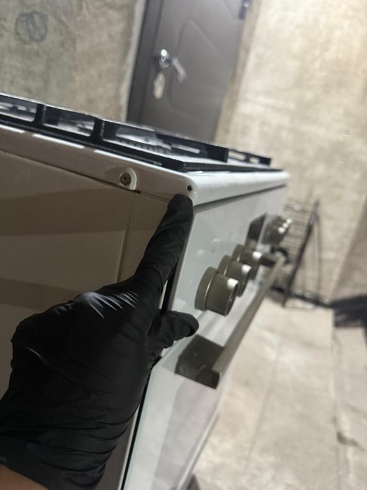 Продам газ плиту бош