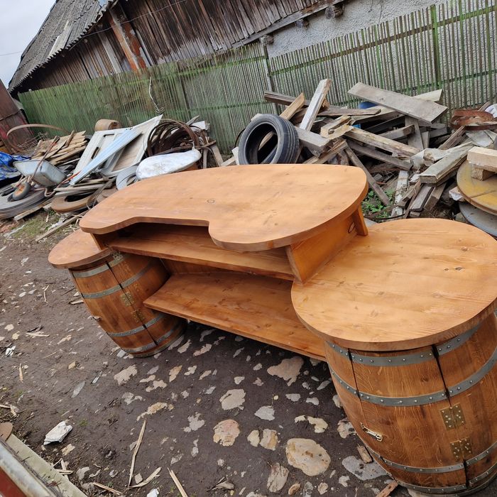 Raft din butoaie de lemn