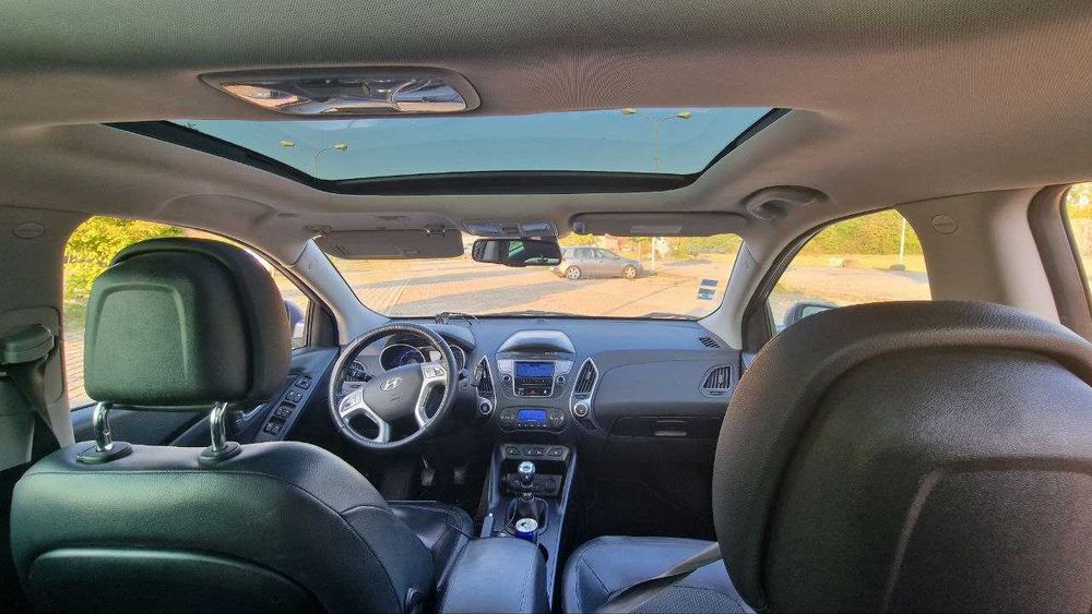 Full: Panoramic retractabil, incalzire scaune, camera marsarier, piele