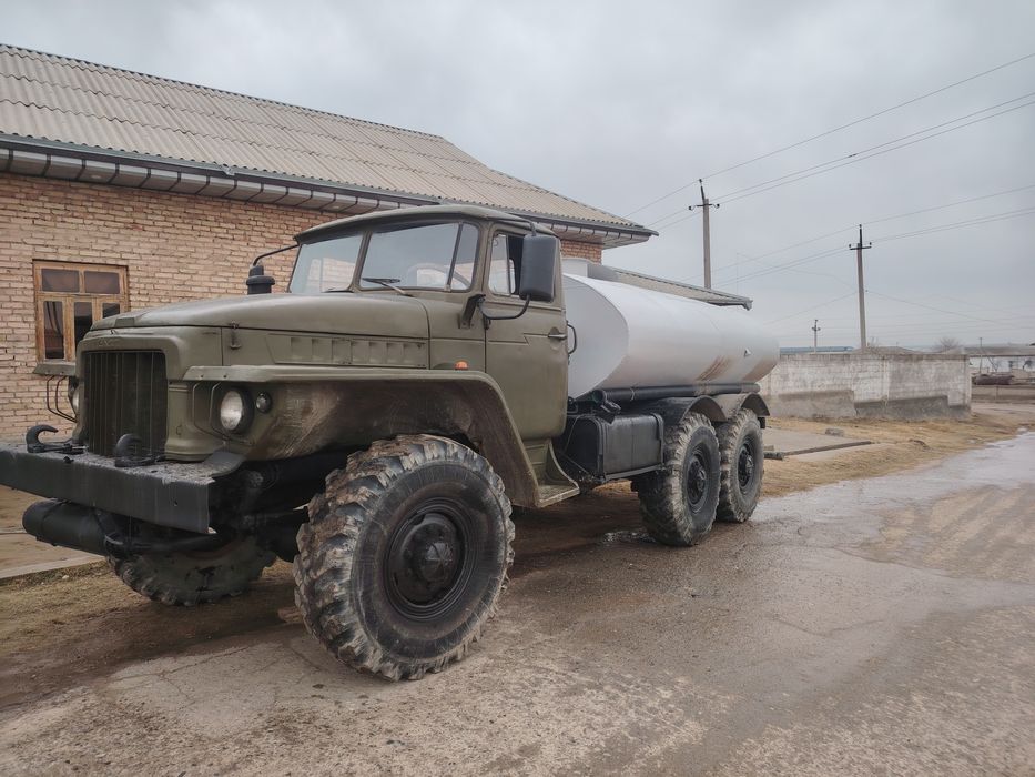 ural  vodovoz sotiladi zur xolatda