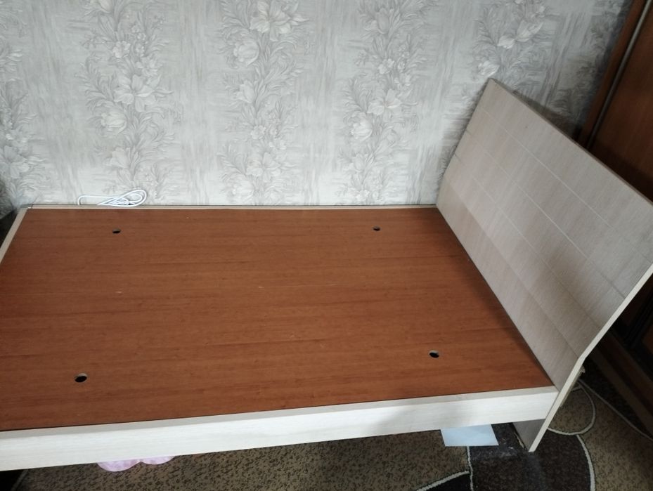 Продается кровать 1,5 в отлич.сост.