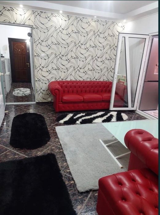 Inchiriez apartament in regim hotelier  2  camere+living mare  Rm sarat  zona centrala parter