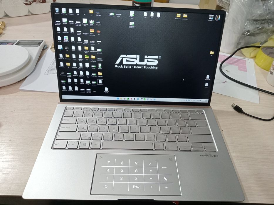 Продам Asus zenbook 14 (512/8gb)
