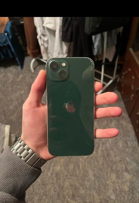Iphone 13 срочно сатылады артында трещина бар