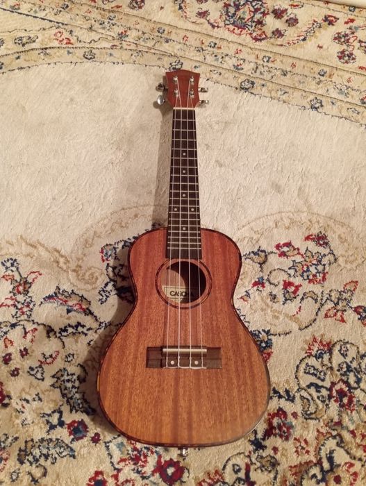 Укелеле сатылады почти жаңа