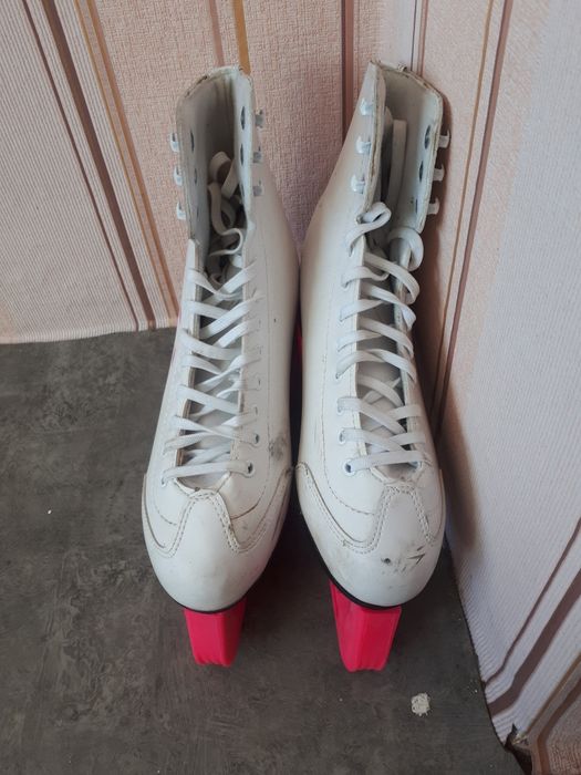 Продам фигурные коньки