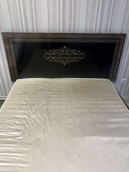 Продам кровать с матрасом