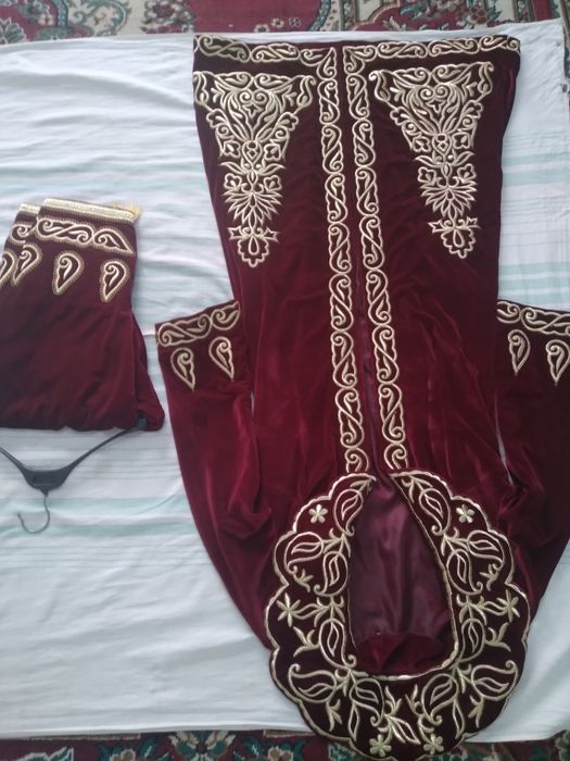 Ayollar zardòzi xalat sotiladi.