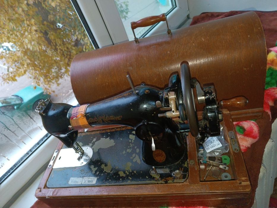 Продам швейную машинку