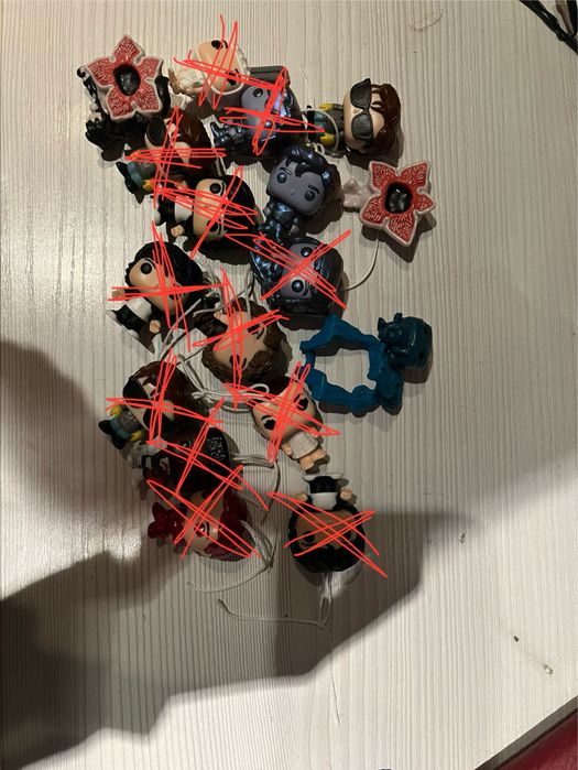 фигурки очень странные дела