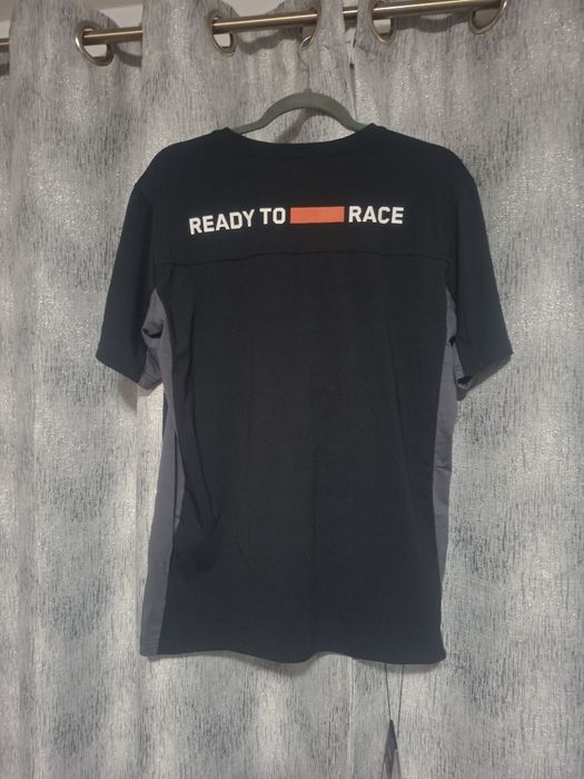 Tricouri noi diferite modele