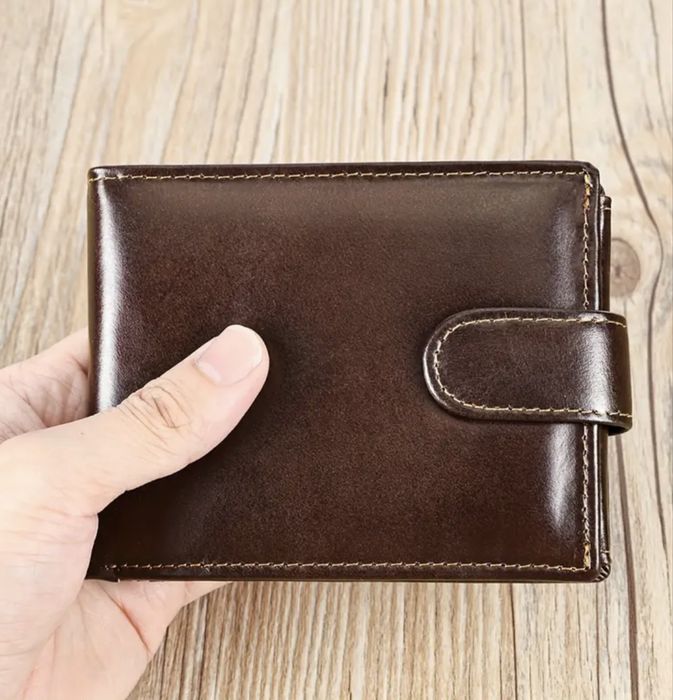 Мъжки кожени портфейли• Маркови, защитени и елегантни в черно и кафяво