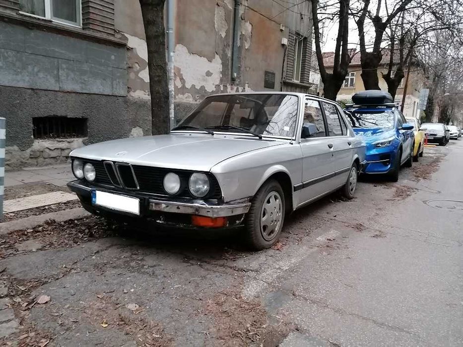 BMW 524tdа E28, 1983г, цялата кола за части, 2000лв. Намира се в София