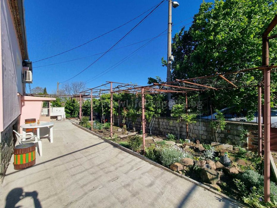 Едноетажна къща с мазе в с. Винарско, обл. Бургас