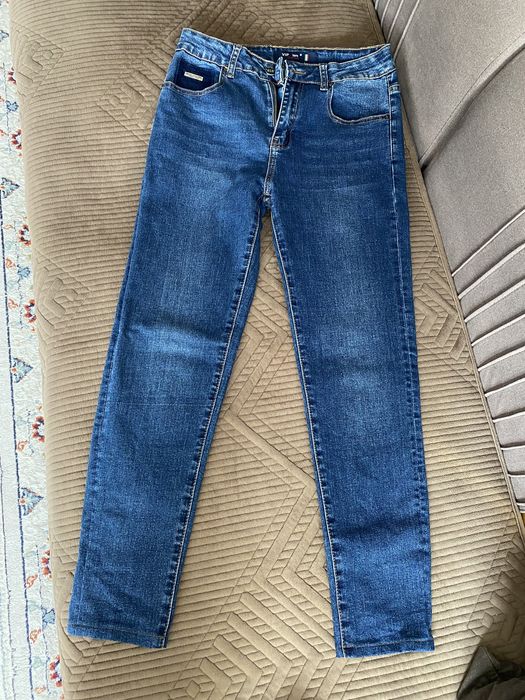 Продам женские джинсы