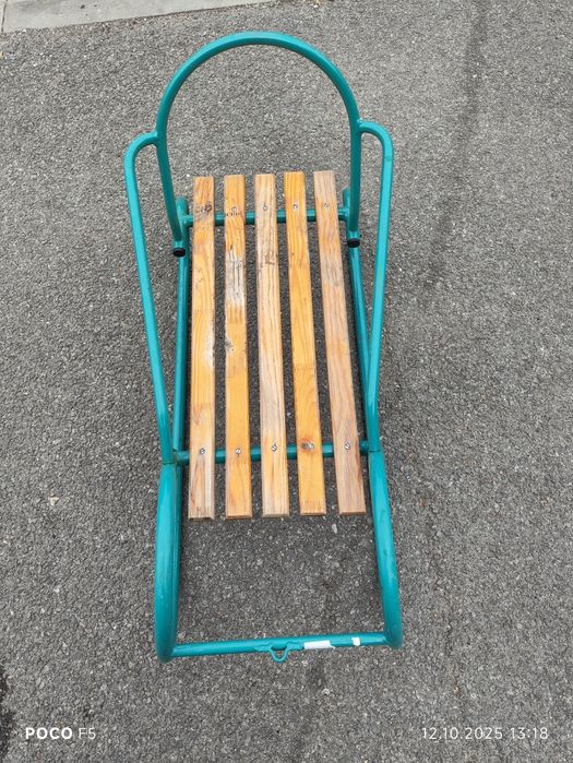 Шейна от тръби и дърво