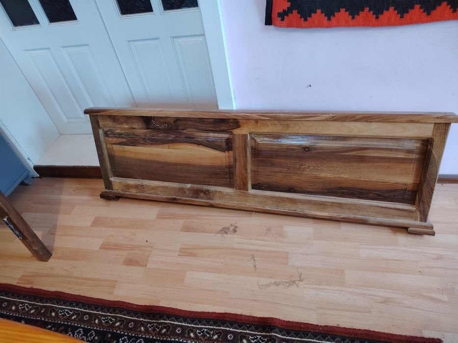 Mese și scaune de vânzare