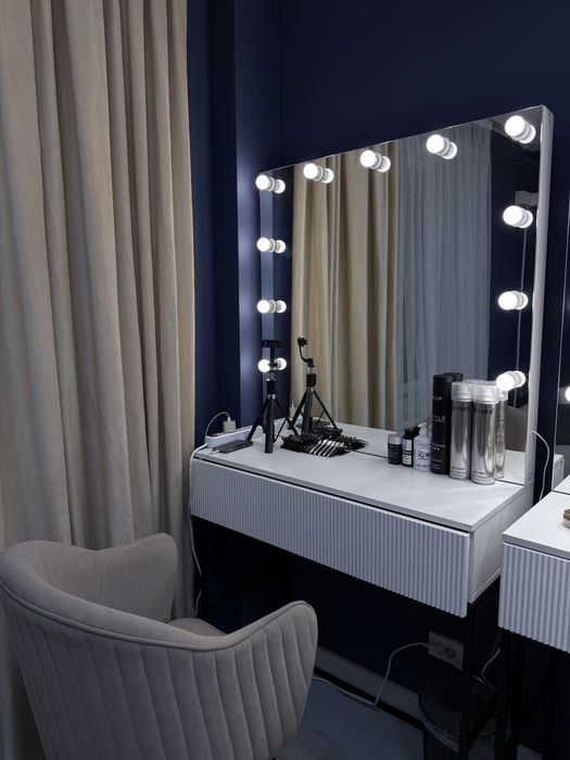 Визажный стол для визажиста