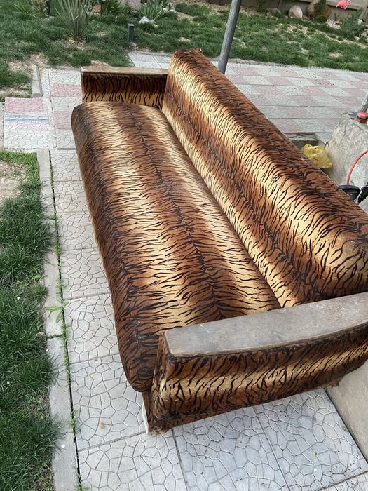 Диван продам 2000