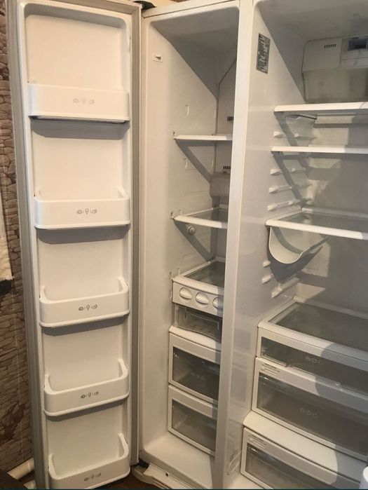 Продам Холодильник LG