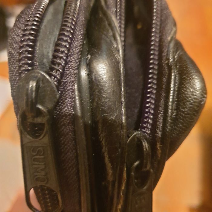 Барсетка коженая.