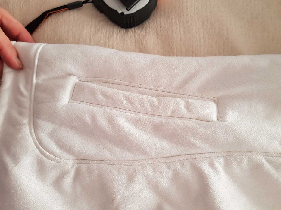 Geaca alba cu blanita, marimea 36 / S