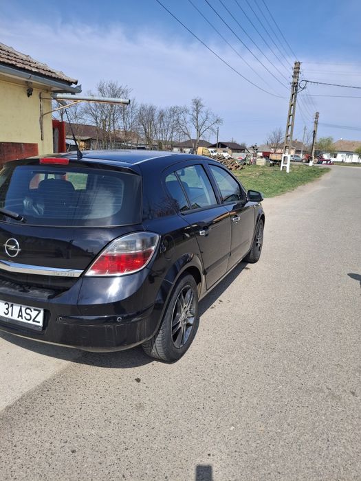 Opel Astra H trage foarte bine