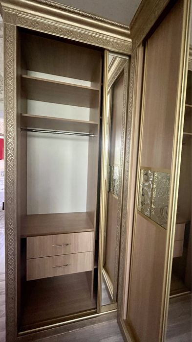 Шкаф угловой в отличном состоянии
