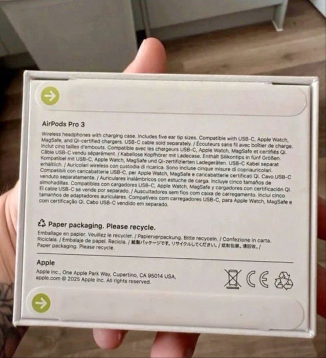 Apple AirPods Pro 3 с чантичка