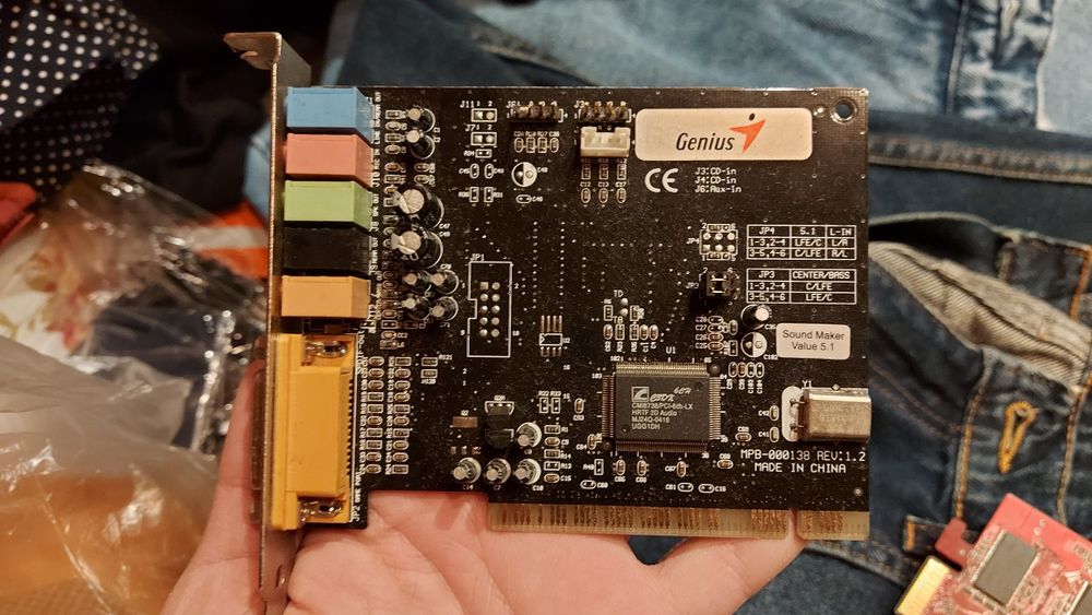 Placa video ATI Radeon + Placa sunet 5.1 Genius SBLGE6R043 SB LIVE PCI