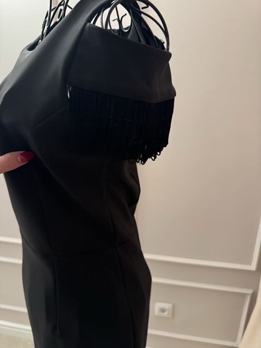 Елегантна черна рокля