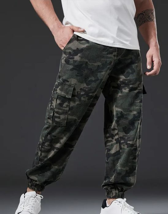 Камуфляжные джинсы.