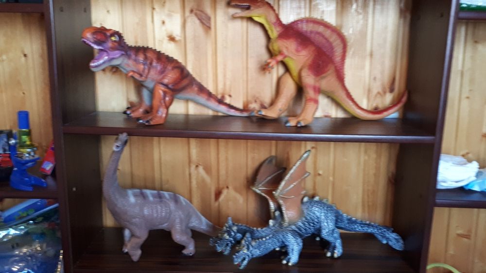 Продам динозавров.2000тг