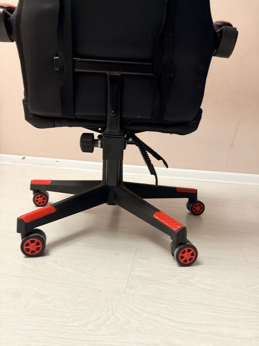 Продам игровое кресло