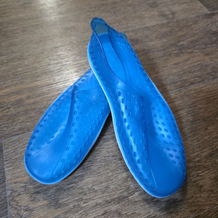 Продам аквашузы 35р