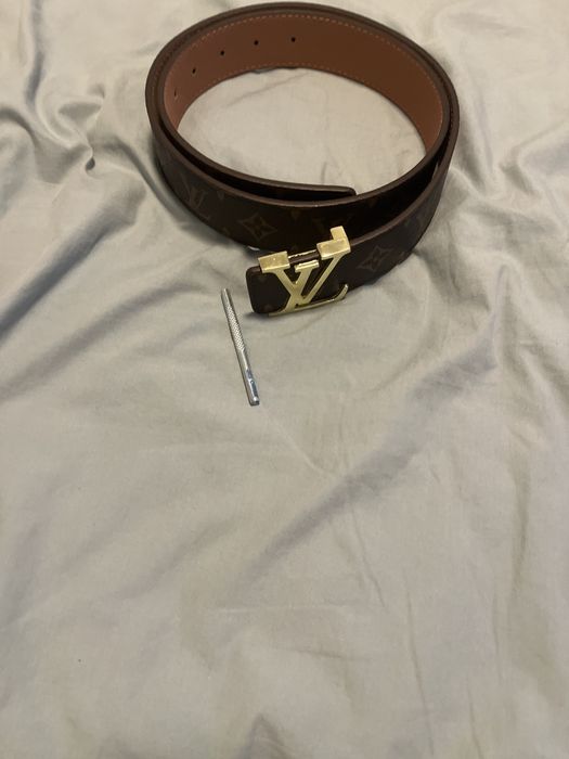 Колан чисто нов с такова за добавяне на дупки