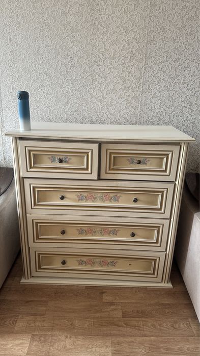 Продается спальный мебель.