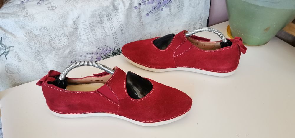 Червени обувки Think! 37.5н.Естествена велур