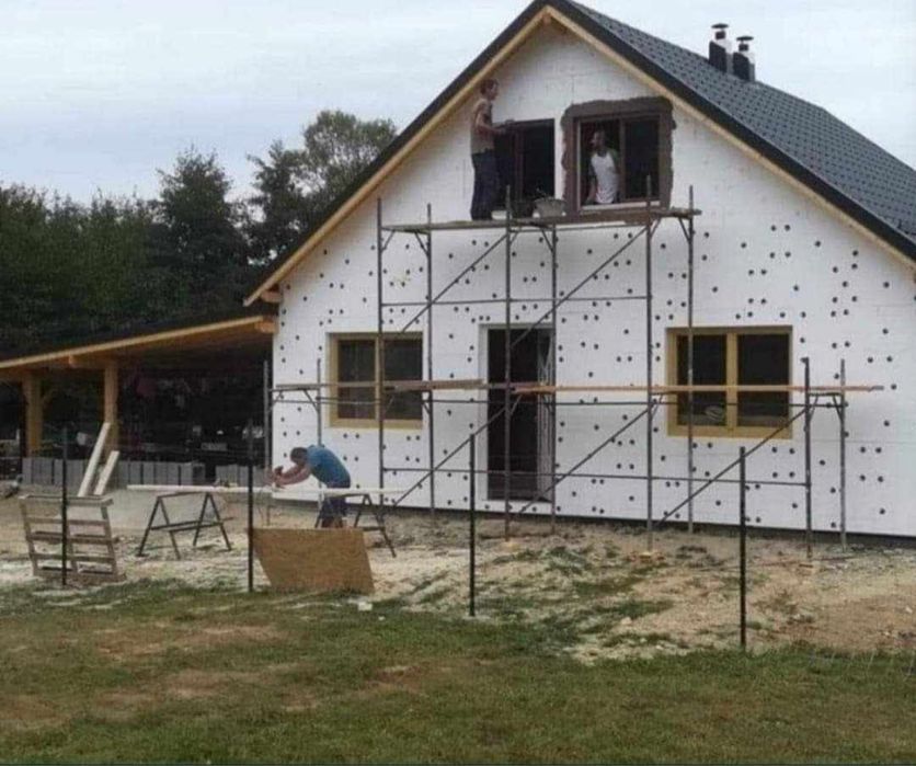 Vand case din panouri sandwich pe structura metalică