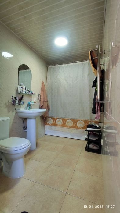 Яккасаройда ховли сотилади