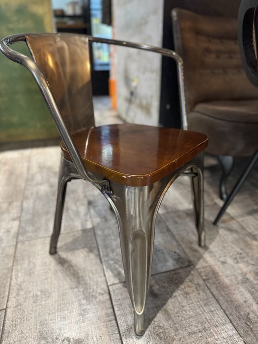 Scaune  si bāncuță "industrial type".