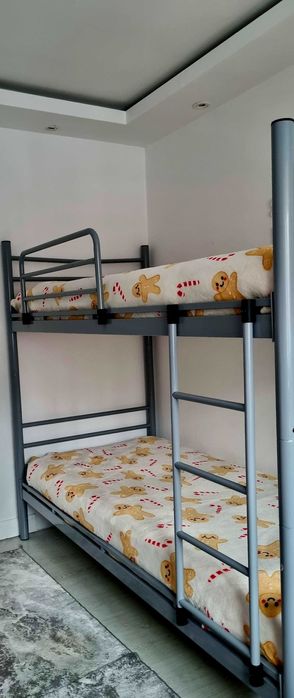 Vând pat supraetajat