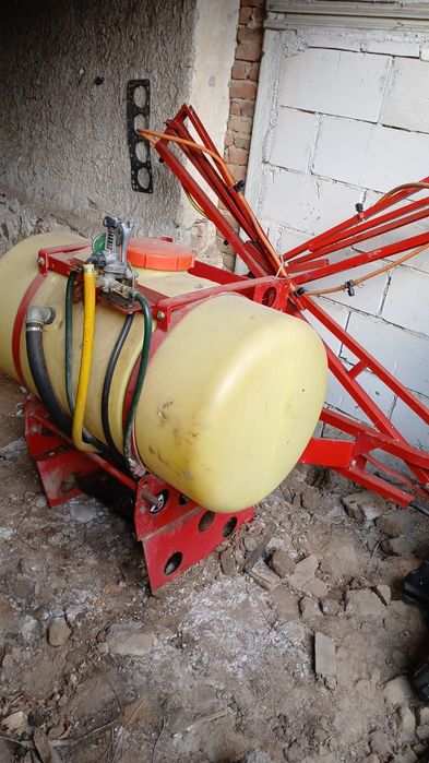 Vând semănătoare porumb, 4 randuri.